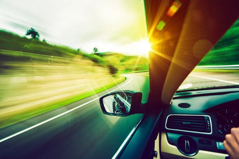 Ánh nắng mang theo những nguy cơ tiềm ẩn đối với nội thất ô tô và người ngồi trong xe