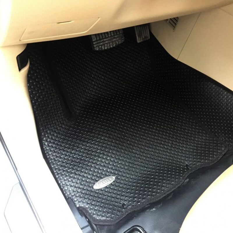 Mẫu thảm lót sàn ô tô Mitsubishi tại hàng ghế lái trên xe Attrage