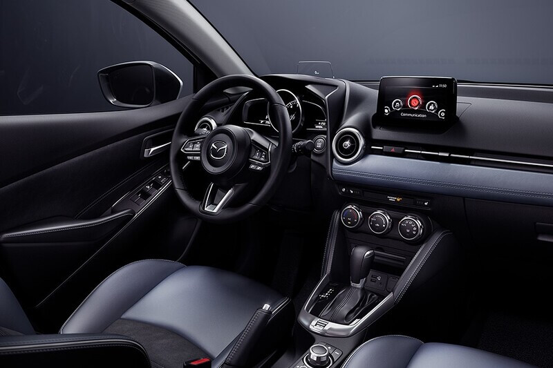 Nội thất của Mazda 2 phiên bản Luxury