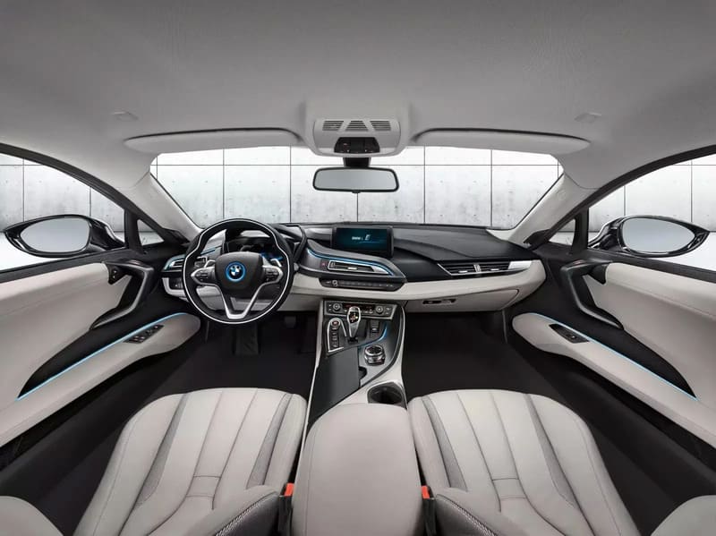 Bầu trời công nghệ trong BMW i8