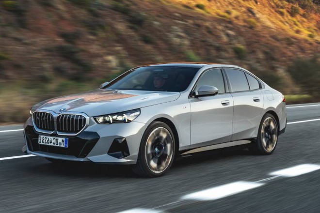 Đánh Giá Xe BMW 530i 2024 Thiết Kế Và Động Cơ Vận Hành (T10/2024)