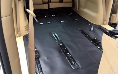 Có nên bọc sàn da cho xe ô tô không?