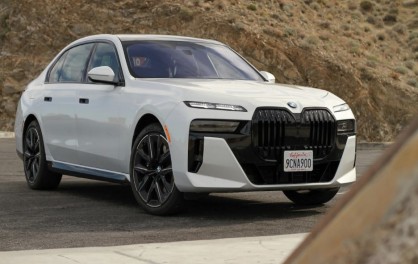 Siêu Xe BMW 7 Series 2023 Lột Xác Như Thế Nào?