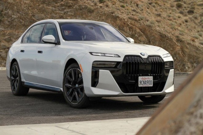 Siêu Xe BMW 7 Series 2023 Lột Xác Như Thế Nào?