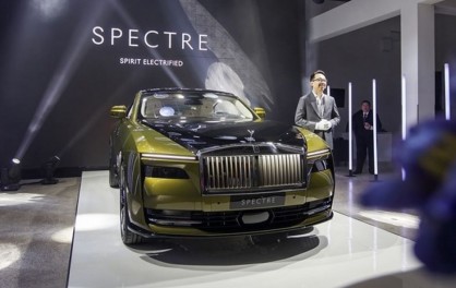Chạm Thử Rolls-Royce spectre