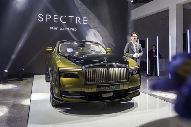 Chạm Thử Rolls-Royce spectre