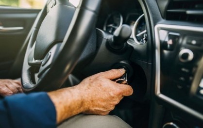 Nên Dùng Ắc Quy Khô Hay Ắc Quy Nước?