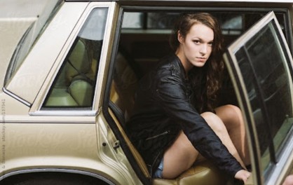 Cách Lên Xuống Xe Ô Tô Sao Cho An Toàn Và Lịch Sự