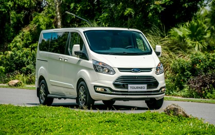 Giá Xe Ford Tourneo Lăn Bánh & Thông Số Kỹ Thuật (Update 6/2024)