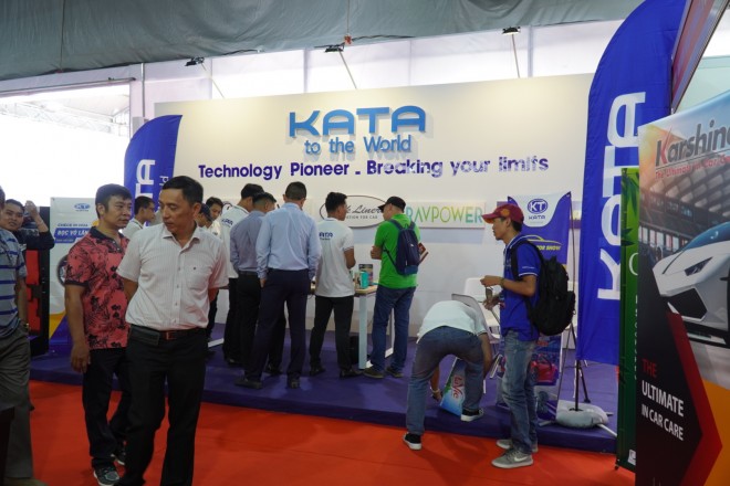 Trực tiếp Việt Nam Motorshow 2019 - Sao Việt, Mẫu Tây bên KATAVINA