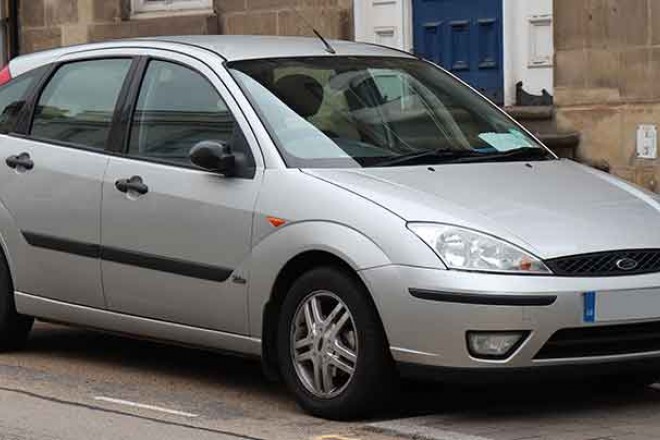Kinh nghiệm cắt thảm lót sàn ô tô cho xe Ford focus