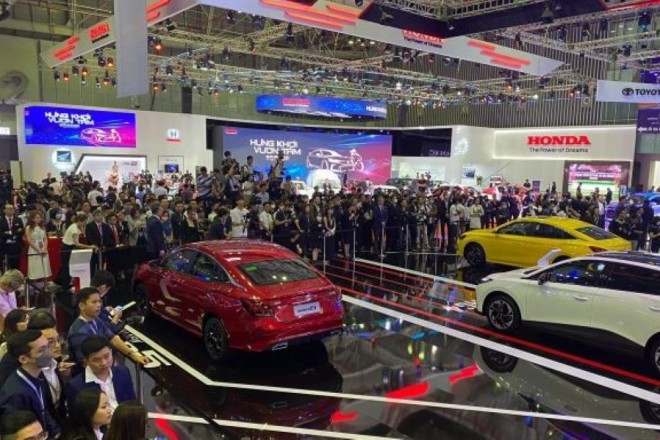 Hàng Loạt Xe Sang Giảm Giá Tháng 10/2023 Vì Sao?