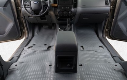 [Giải đáp] Có nên bọc trải sàn da ô tô không?