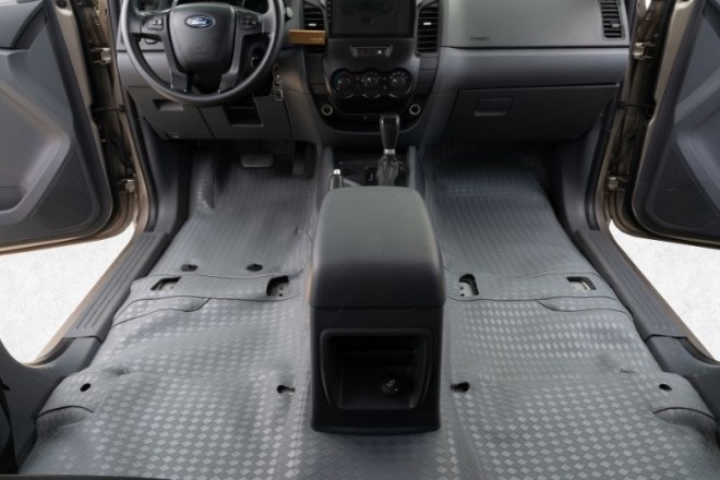 [Giải đáp] Có nên bọc trải sàn da ô tô không?