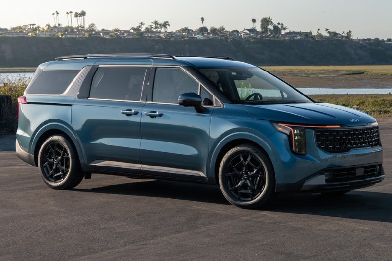 Kia Carnival là mẫu MPV cỡ lớn