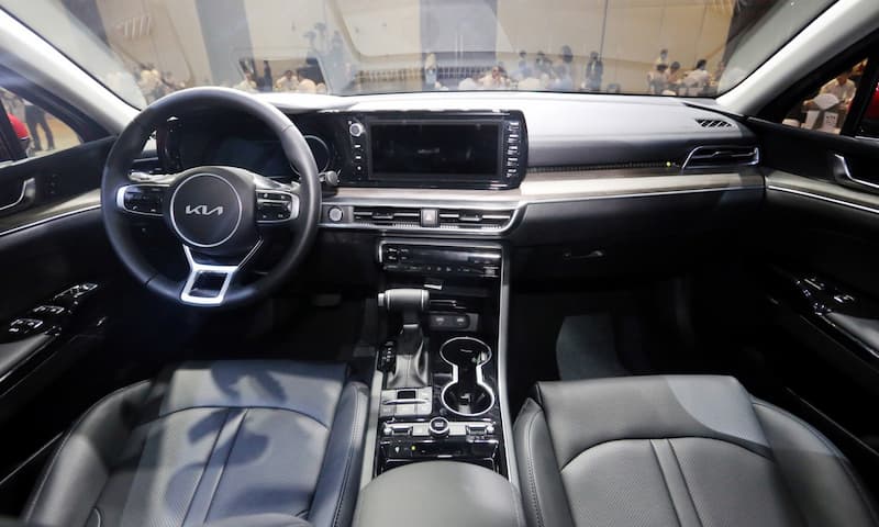 Xe sử dụng vô lăng 3 chấu D-cut nịnh mắt