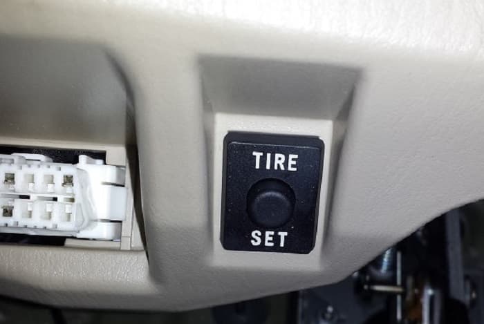 1Hướng dẫn cách reset cảm biến áp suất lốp chi tiết cho từng hãng xe