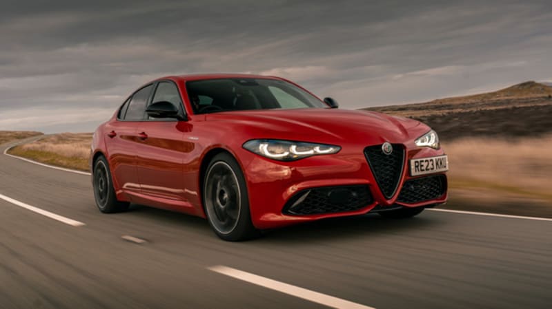 Alfa Romeo Giulia chiếc sedan thể thao với giá khoảng 40 USD