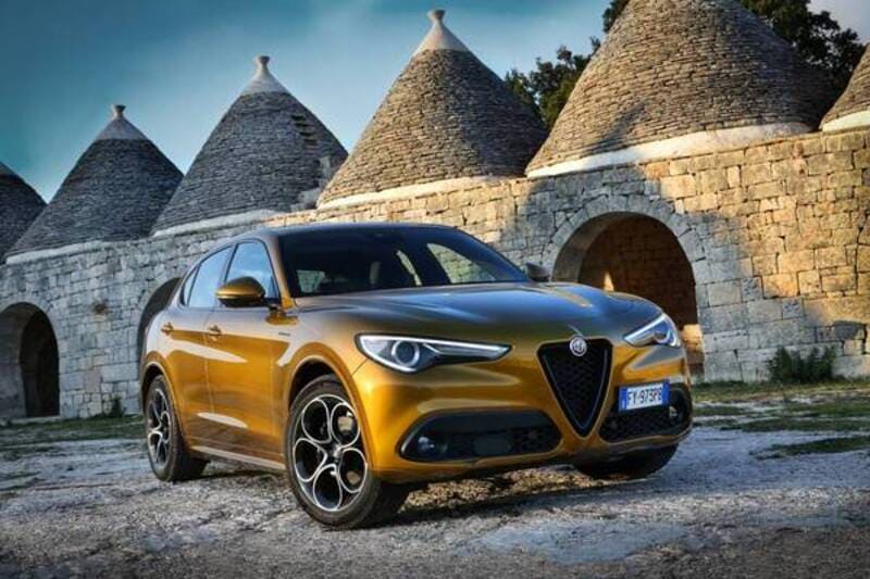 Alfa Romeo Stelvio khả năng vận hành vượt trội cùng nội thất sang trọng