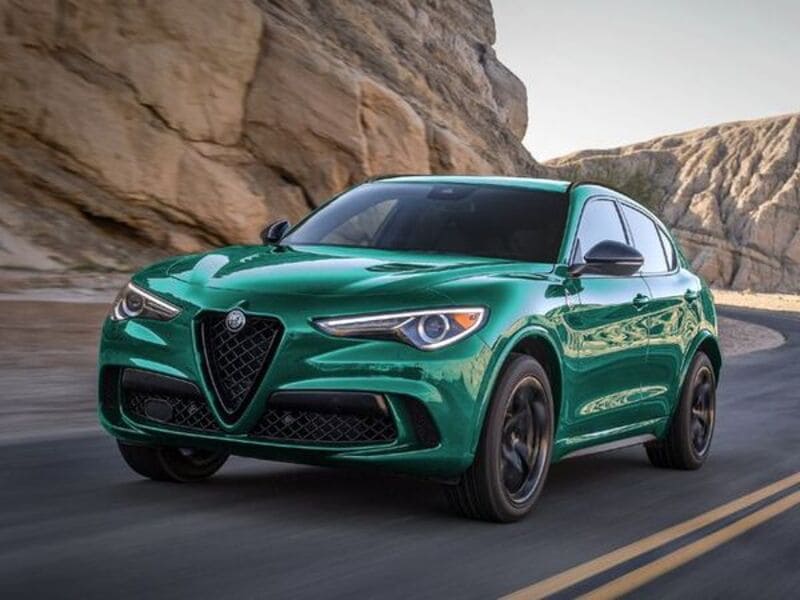 Mức giá xe Alfa Romeo Stelvio Quadrifoglio nằm ở khoảng 77.000 USD