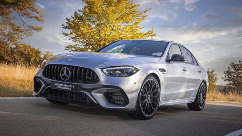 Mercedes-AMG C63 S E Performance dẫn đầu về tốc độ 