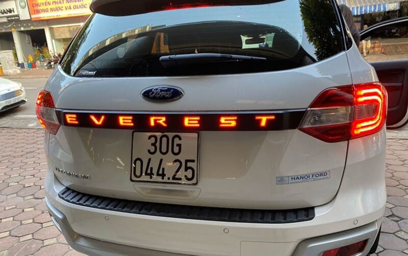 Đèn chữ cho xe Ford Everest