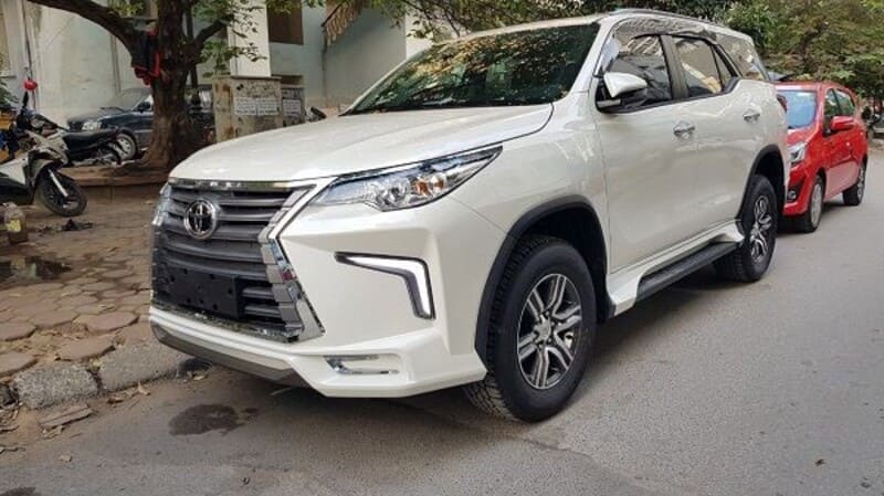 Độ cản trước của Toyota Fortuner rộng và hầm hố hơn