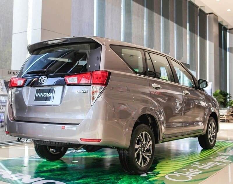 Hình ảnh đuôi xe của Toyota Innova 