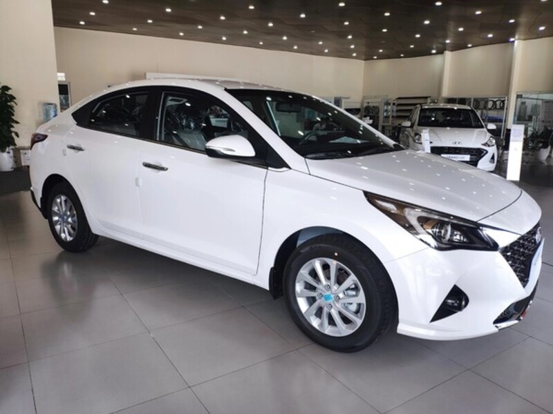 Xếp sau Mitsubishi Xpander là Hyundai Accent