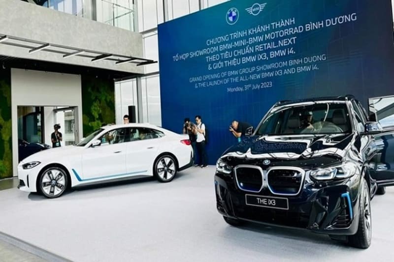 So sánh ngoại hình của BMW i4 và iX3