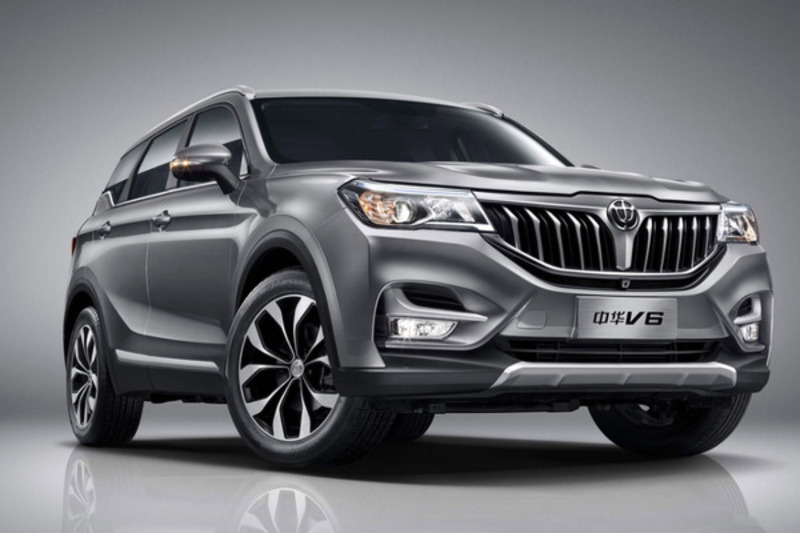Brilliance V6 là chiếc xe có không gian ngồi thoải mái trên tất cả các vị trí