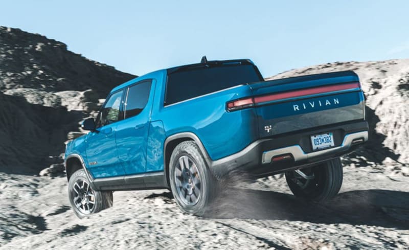 Rivian R1T gắn liền với tên gọi "Tank turn"