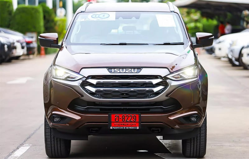 Quan sát đầu xe của Isuzu MU-X 2022