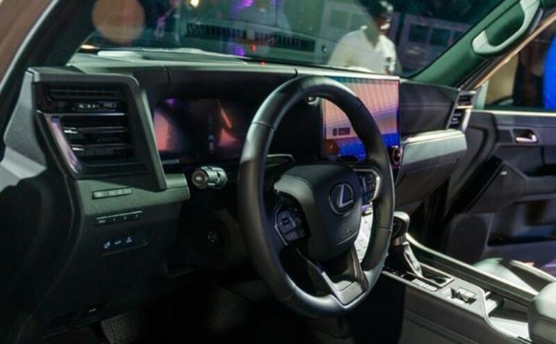 Khoang lái Lexus GX 2024