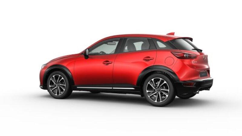 Mazda CX-3 sử dụng kích thước nhỏ hơn đối thủ Hyundai Kona, và Kia Seltos