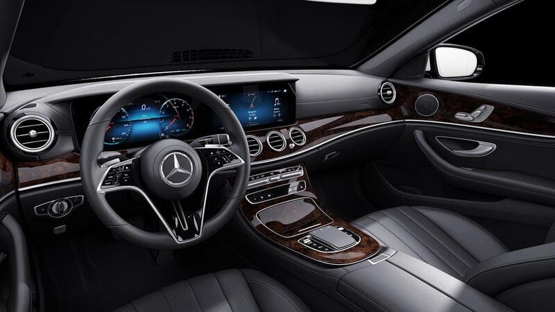 Vô lăng bọc da Nappa thừa hưởng từ “anh cả" S-Class