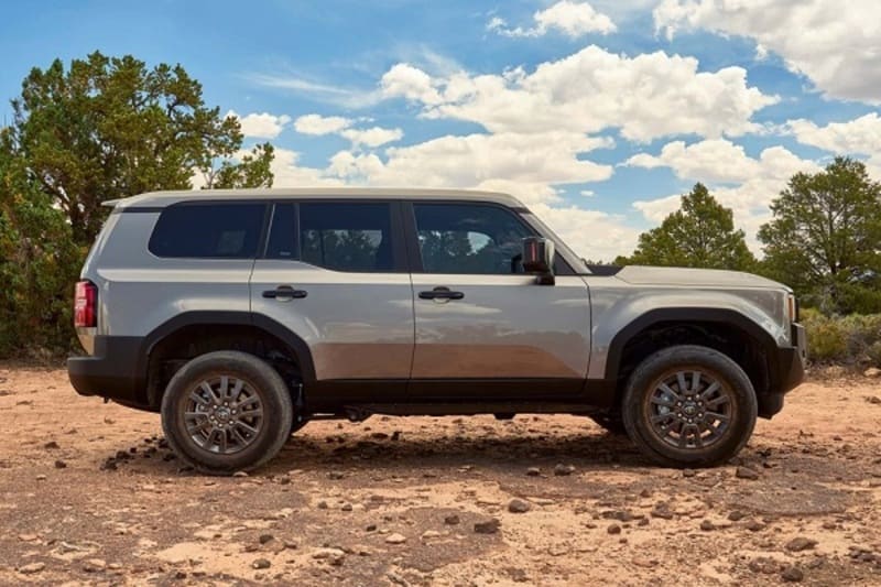 Toyota Land Cruiser Prado 2024 là chiếc SUV off-road