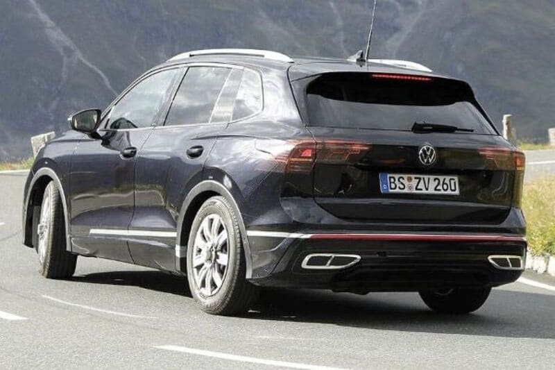 Volkswagen Tiguan được trang bị động coe tăng áp 2 lít 4 xi lanh