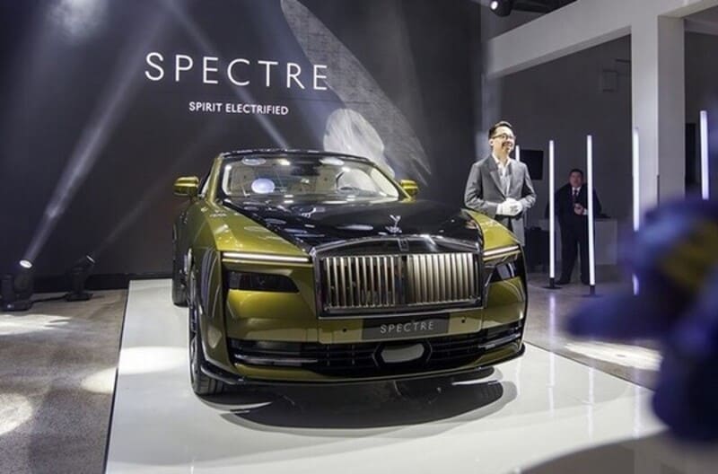 Rolls-Royce spectre gây sức hút với vẻ ngoài sang trọng, đẳng cấp