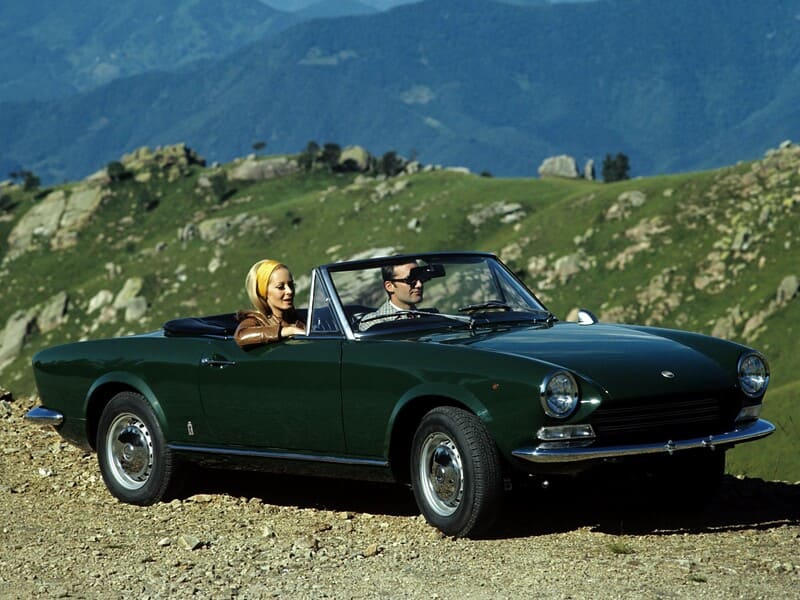 Ô tô cổ Fiat 124 Sport Spider 