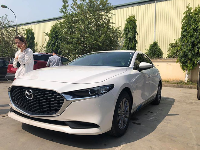 Mazda3 thế hệ mới bản tiêu chuẩn 719 triệu đồng khác gì về trang bị so với bản cao cấp