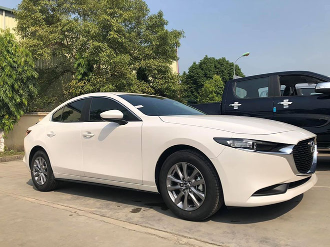 Mazda3 thế hệ mới bản tiêu chuẩn 719 triệu đồng khác gì về trang bị so với bản cao cấp