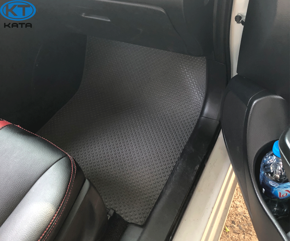 Thảm cao su trên xe suzuki