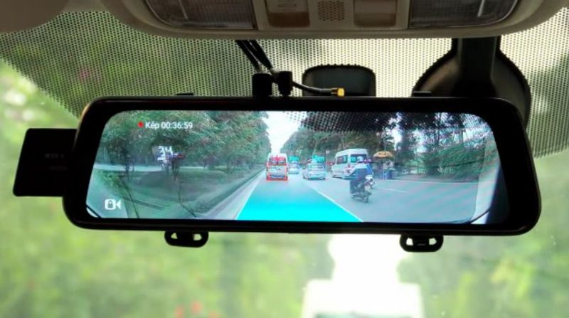 Camera hành trình ô tô lắp trên gương chiếu hậu