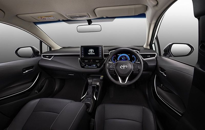 Khoang nội thất xe Toyota Corolla Altis 2021 tiện nghi, hiện đại