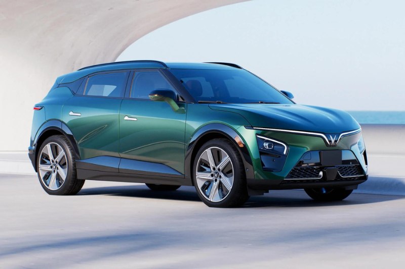 VinFast VF 7 là mẫu SUV điện hạng C mang phong cách cá tính và thể thao