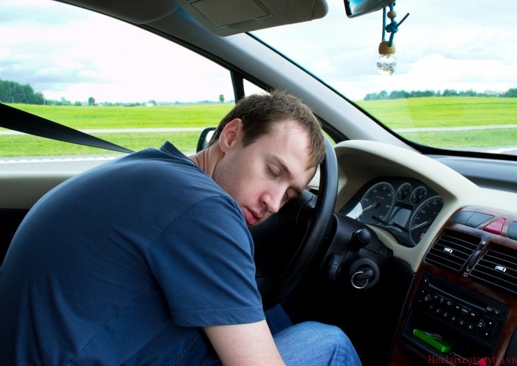 buồn ngủ khi lái xe 