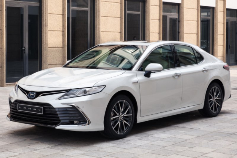 người mua cần cân nhắc kỹ về giá bán, chi phí sửa chữa, tuổi thọ pin và thời điểm mua xe