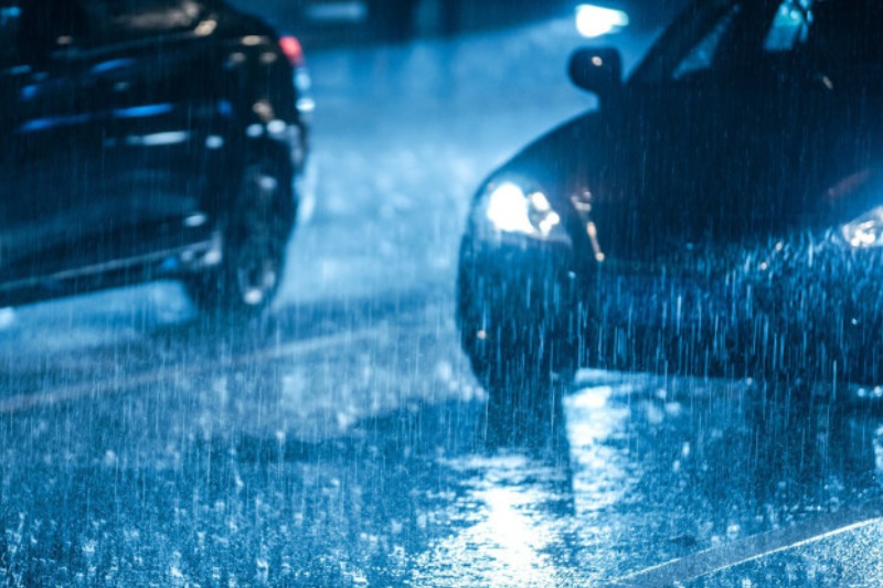 Xe thường xuyên đi qua vùng ngập nước