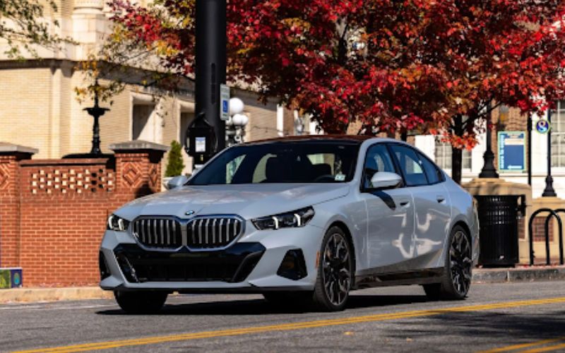 BMW 530i 2024 mẫu sedan hạng sang được mong đợi nhất trong năm